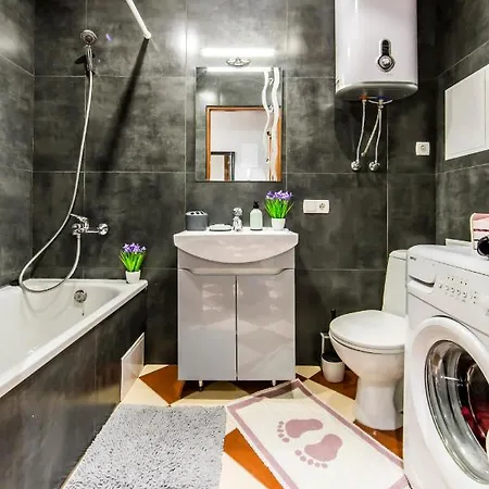 Apartment простора 3 кім кварт в самому центрі києва з двома окремими спальнями трц гуллівер Kyiv
